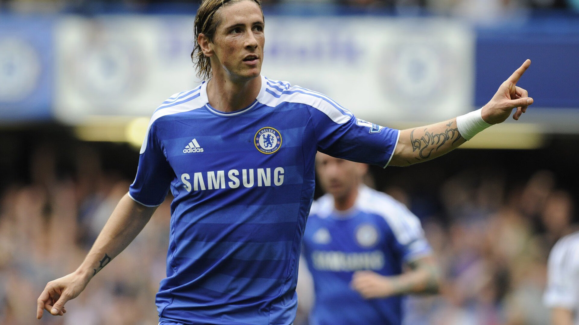 开云体育在线-欧冠淘汰赛之夜，切特持续制造杀伤，诠释现代足球的战术革命